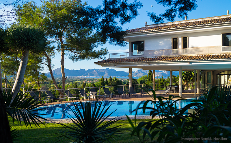 feelinglifeyoga_retreat_swimingpool_6